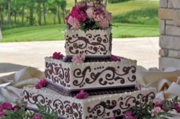  Wedding  Cake  Bakeries  in Cincinnati  OH The Knot