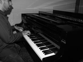 Experienced Pianist - Pianist - Bayonne, NJ - Hero Gallery 3