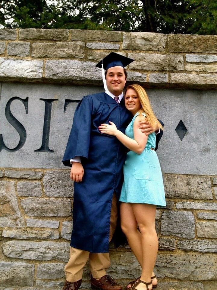 Rob graduates from Penn State. Lindsay meets the whole Quinn crew for the first time!