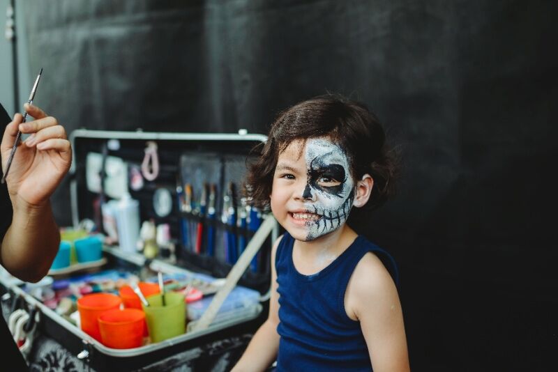 Halloween birthday party ideas - face painter