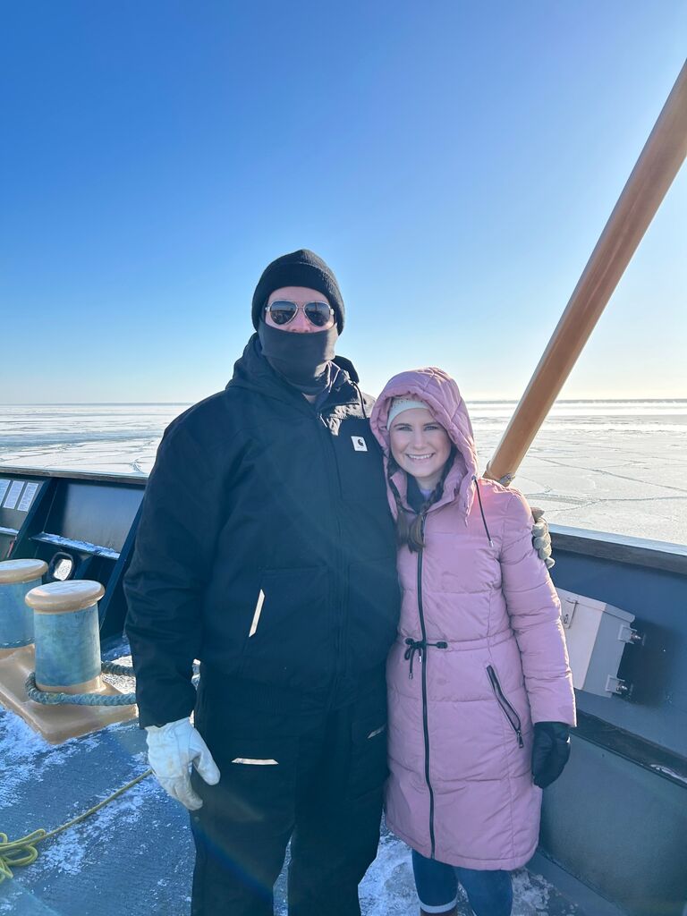 Us ice breaking underway on the CCG Spar. 