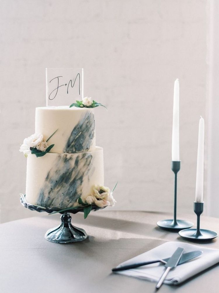 marble-inspired black-and-white wedding cake
