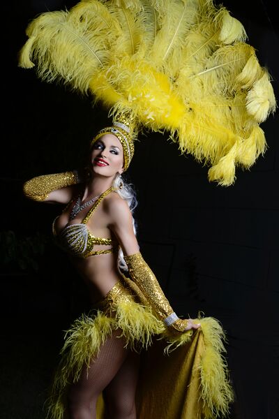 Showgirls In Las Vegas Cabaret Dancer Las Vegas Nv The Bash