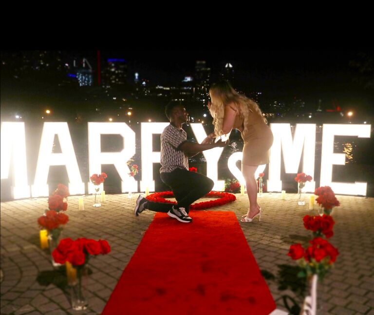 THE PROPOSAL ❤️

Although Amy slightly suspected it would be happening that weekend, she definitely didn't expect anything that huge. They already had their entire wedding guestlist planned out within a week afterwards!