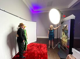 DFW Selfie Mirror - Photo Booth - Dallas, TX - Hero Gallery 4