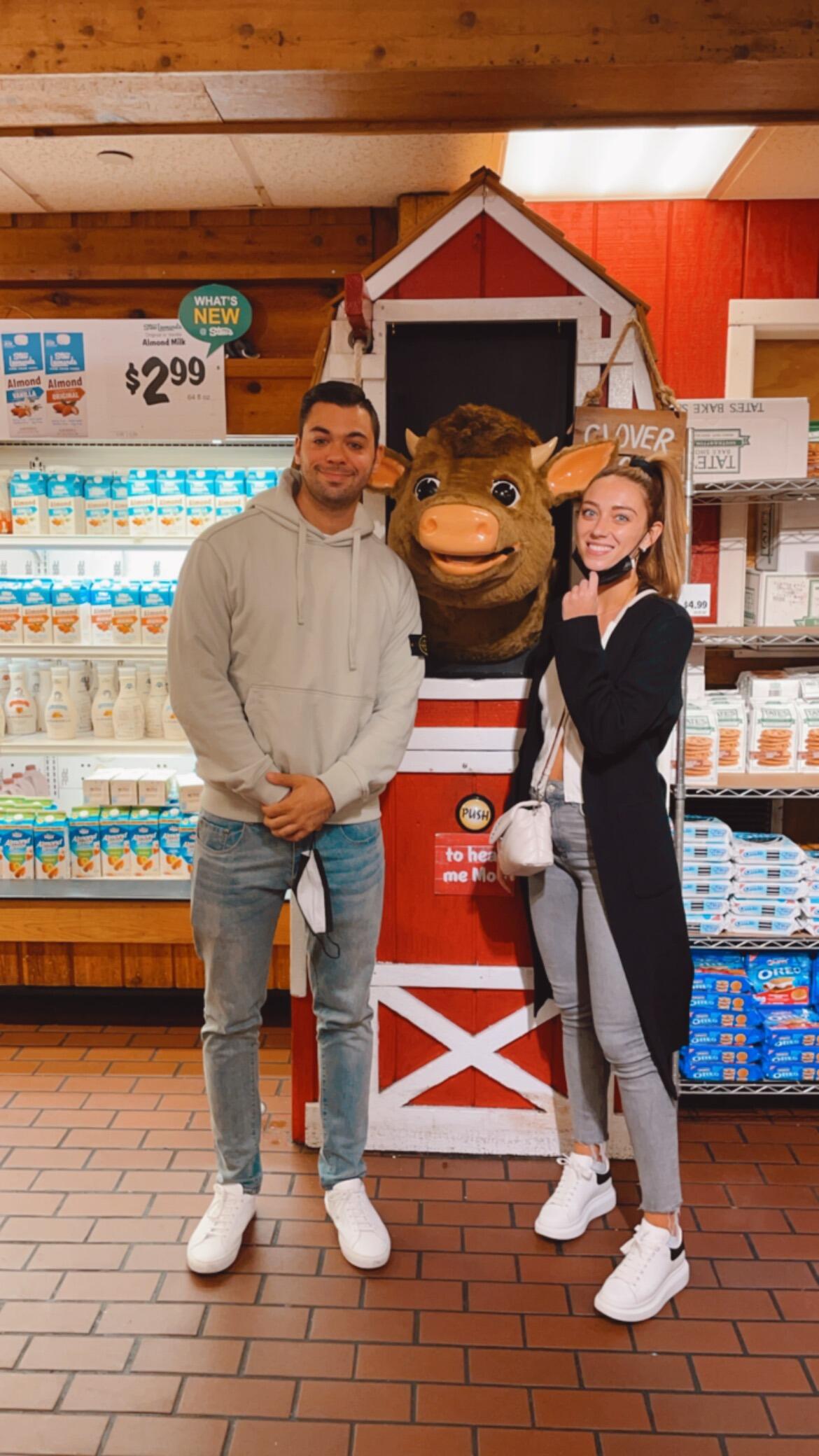 The Jacobs brought Lexi to Rhode Island to meet Tyler's cousins, aunt & uncle, and 2nd cousin! They ate A LOT and had to make a stop at Stew Leonard's on the way home (Tyler's favorite grocery store that he went to as a child). 