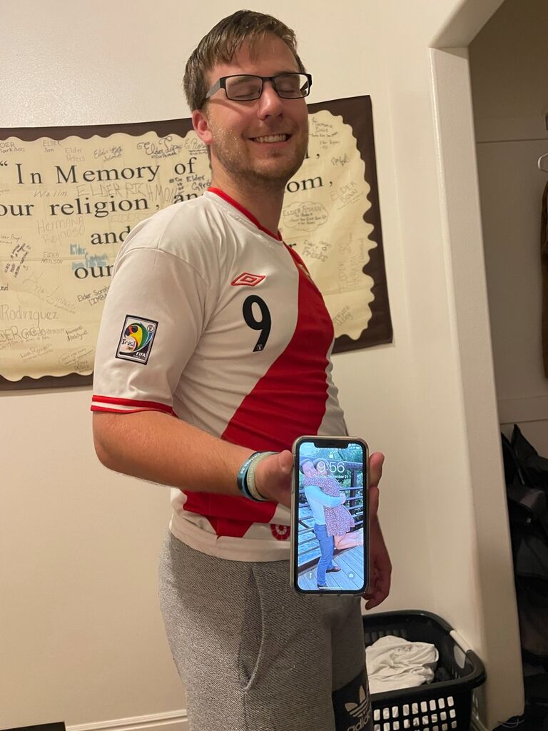 Blake made Cam his screensaver before asking her to be his girlfriend.