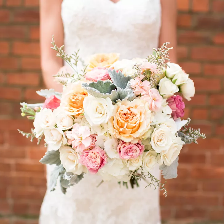 17 Gardenia Wedding Bouquet Ideas That Look (And Smell) Good