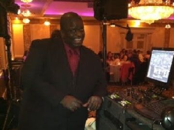 Larry D. from The Pros Weddings - DJ - Chicago, IL - Hero Main