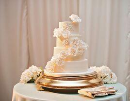 Sugar Flowers on Wedding Cakes: A Wedding Editor's Top Picks