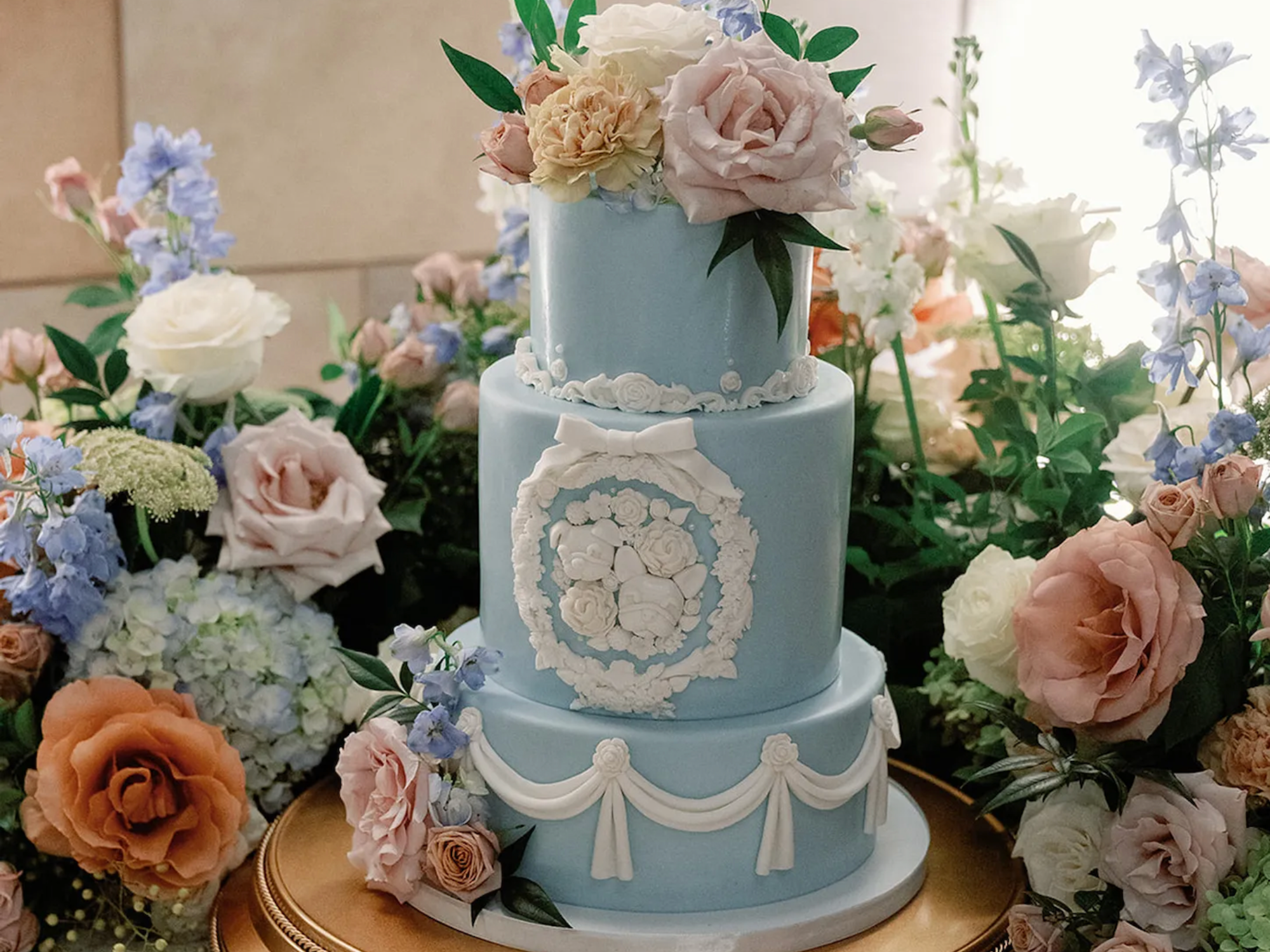 Blue vintage wedding cake idea with floral accents
