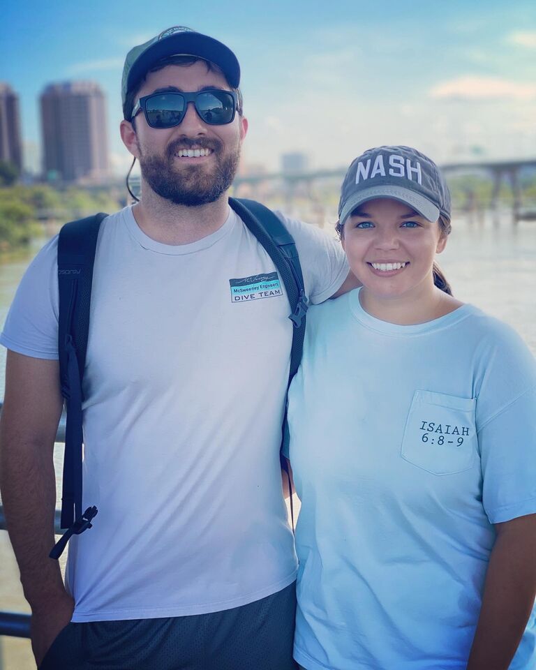 Matt takes Hannah for a visit to his hometown in Richmond, VA. Hannah meets the Tyson family for the first time.