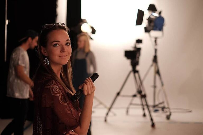 Angélique a passé les cinq années suivantes à bâtir sa carrière d'actrice et d'écrivaine, à voyager autant qu'elle le pouvait (pensant même déménager au Canada à un moment donné!), et à passer du bon temps avec ses amis et sa famille, chose qu'elle aime énormément.