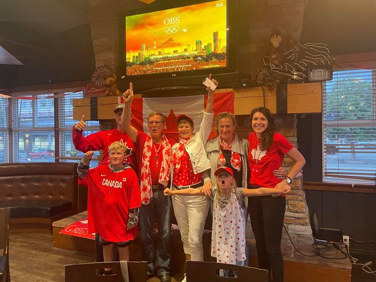 Greg wins Gold! The famjam celebrates in Canada :')