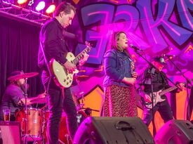 Jet Brunette - Cover Band - Calgary, AB - Hero Gallery 4