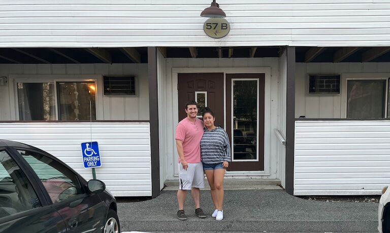 Moving out to Groton, Connecticut for Nancy's job opportunity. ***

Mudansa para Connecticut por la oportunidad de trabajo de Nancy.