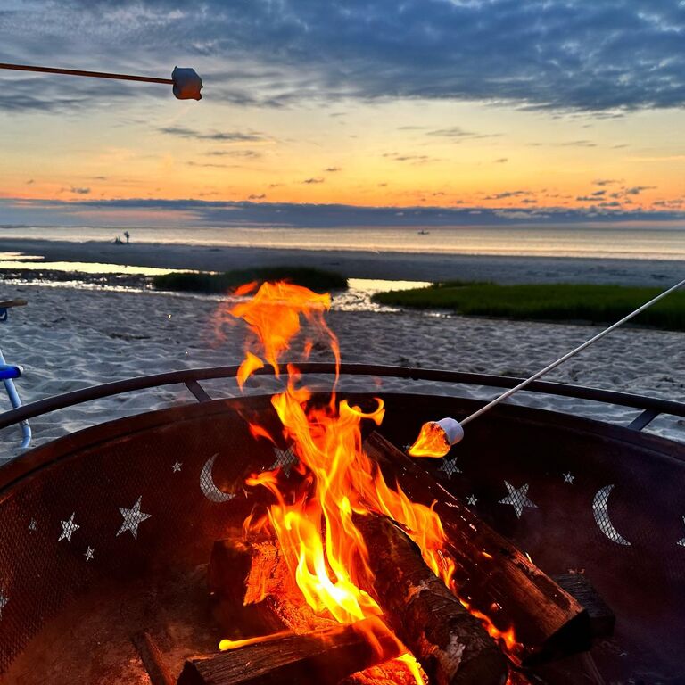 Beach Fire - 7:00pm to 9:00pm

Head on down to the beach to help us kick off the wedding weekend with a fire, s'mores, and drinks!
