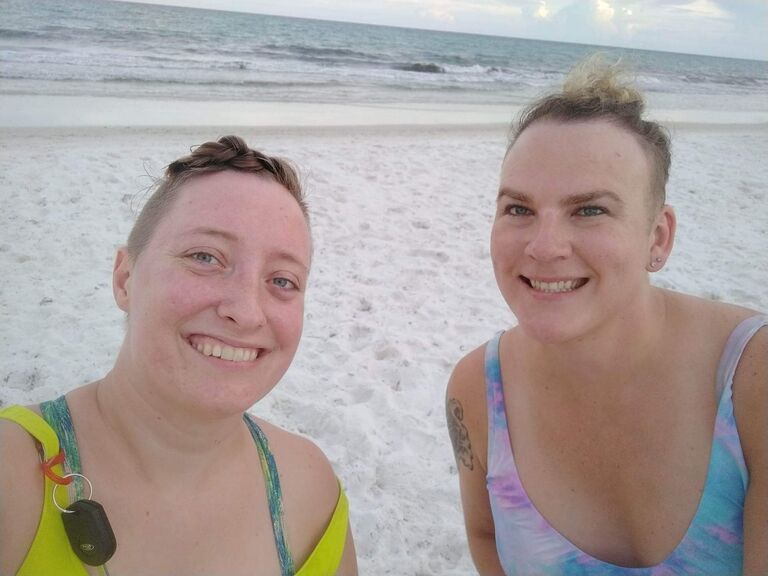 Justine and Tori stop in Pensacola for a break on the drive to Tori's dad's house