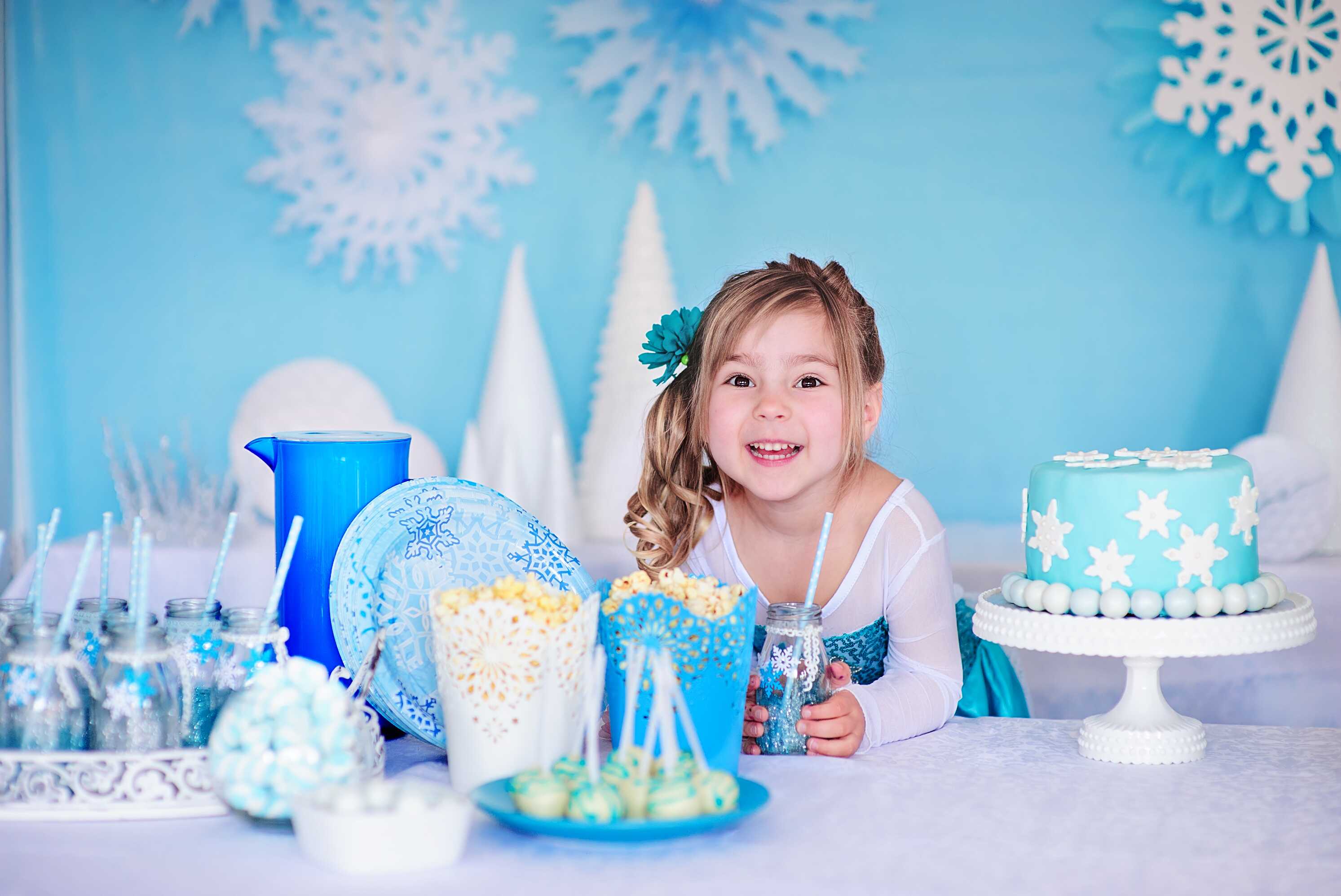 Frozen Party Favor Bags / Queen Elsa / Princess Anna / Olaf / Frozen Party  Theme 