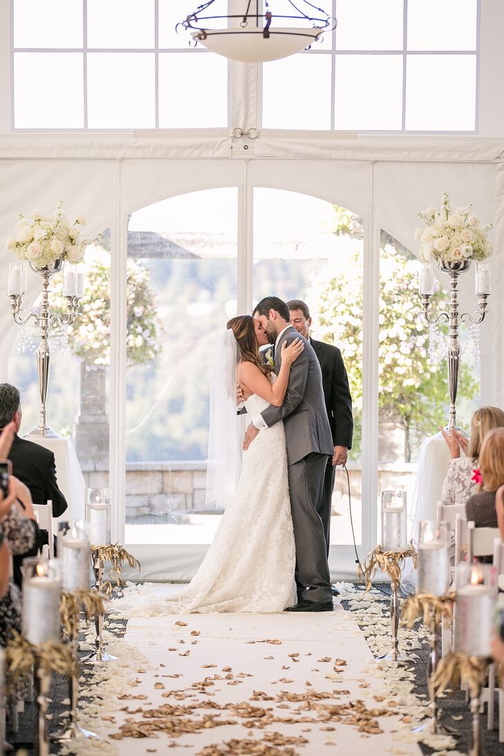 An Ivory and Gold Wedding at The Golf Club at Newcastle in Newcastle