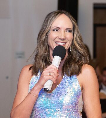 Erin Kienzle - Fundraising Auctioneer & Emcee - Auctioneer - Charleston, SC - Hero Main