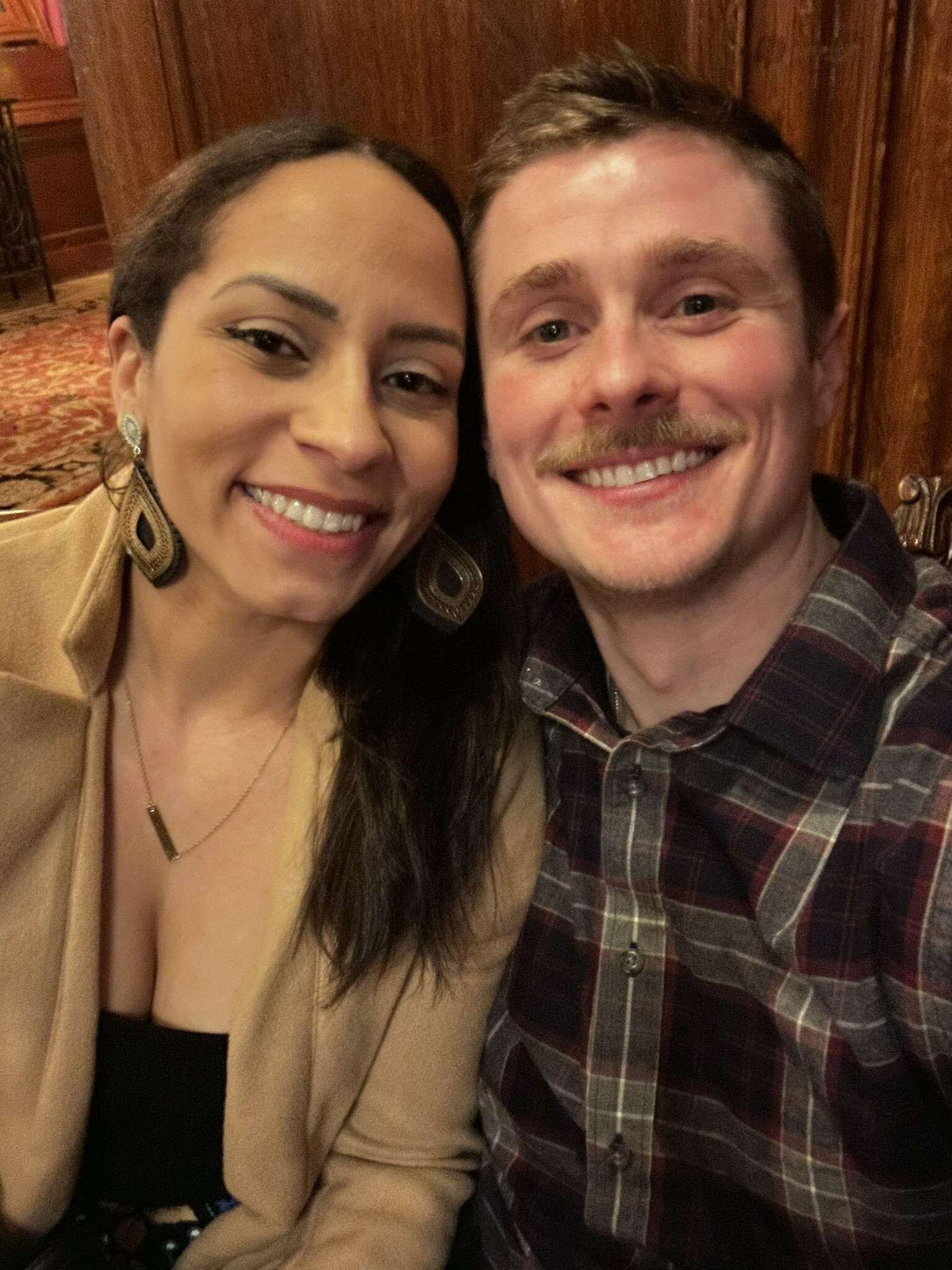 Celebrating US Valentine's Day together! Fun fact: In Brazil, Valentine’s Day is celebrated on June 12!
 | 
Comemorando o Dia dos Namorados nos EUA juntos! Curiosidade: no Brasil, o Dia dos Namorados é comemorado em 12 de junho e nos EUA dia 14 de Fevereiro!