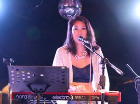 Jenyi - Virtual/Live Performer - Singing Pianist - Los Angeles, CA - Hero Gallery 3