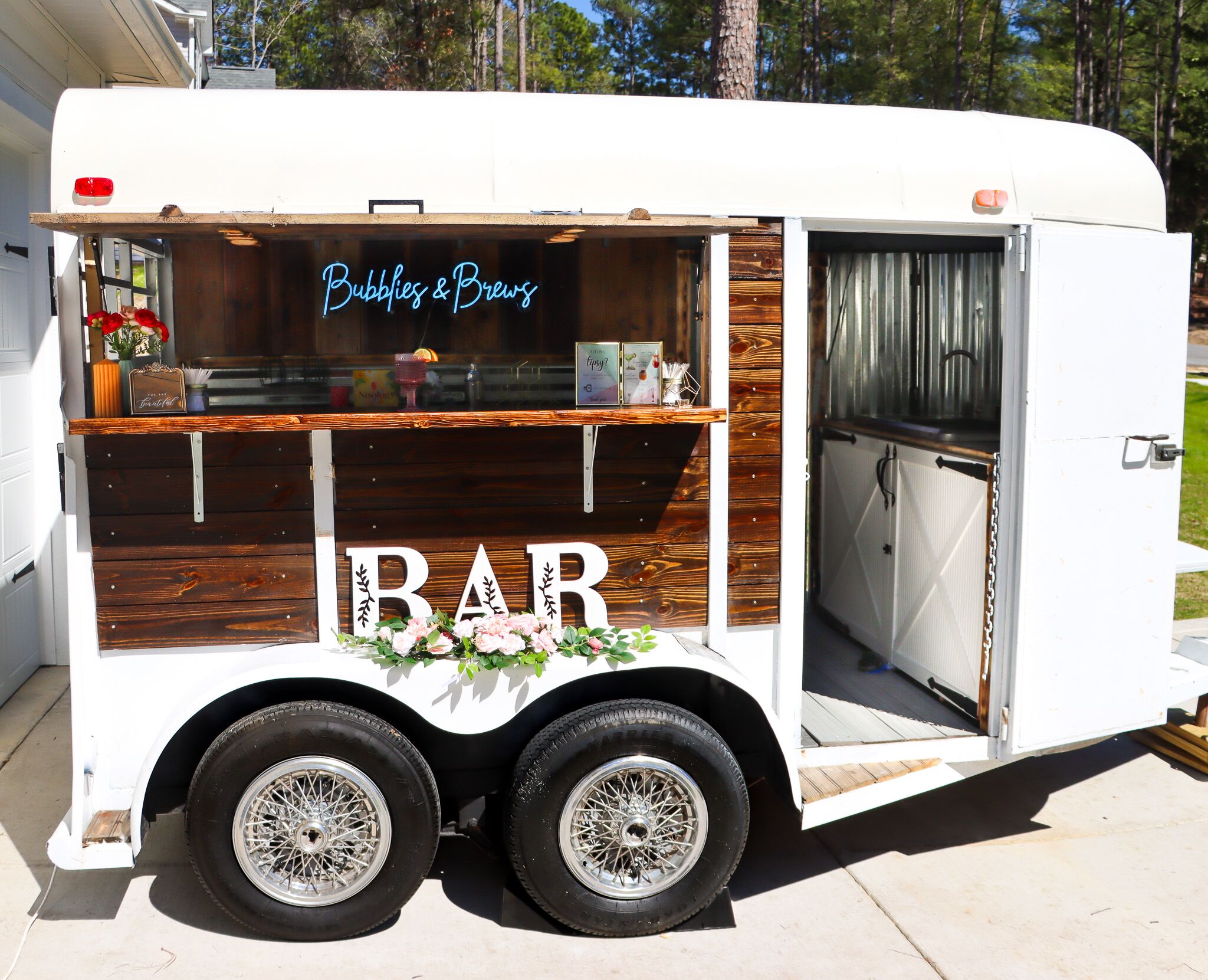 Bubblies And Brews Mobile Bar 