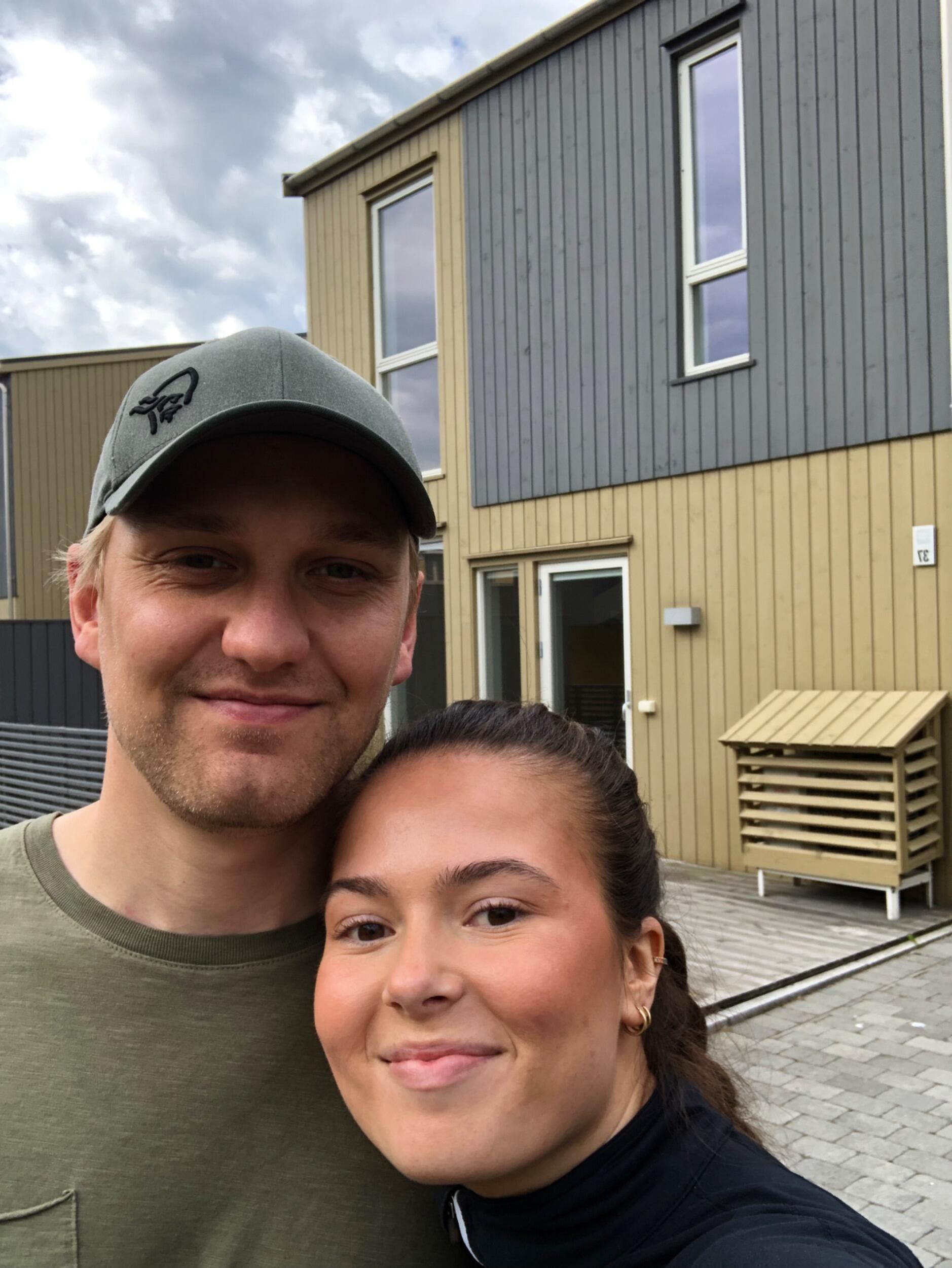 Medlåntakere og med det offisielt huseiere. 