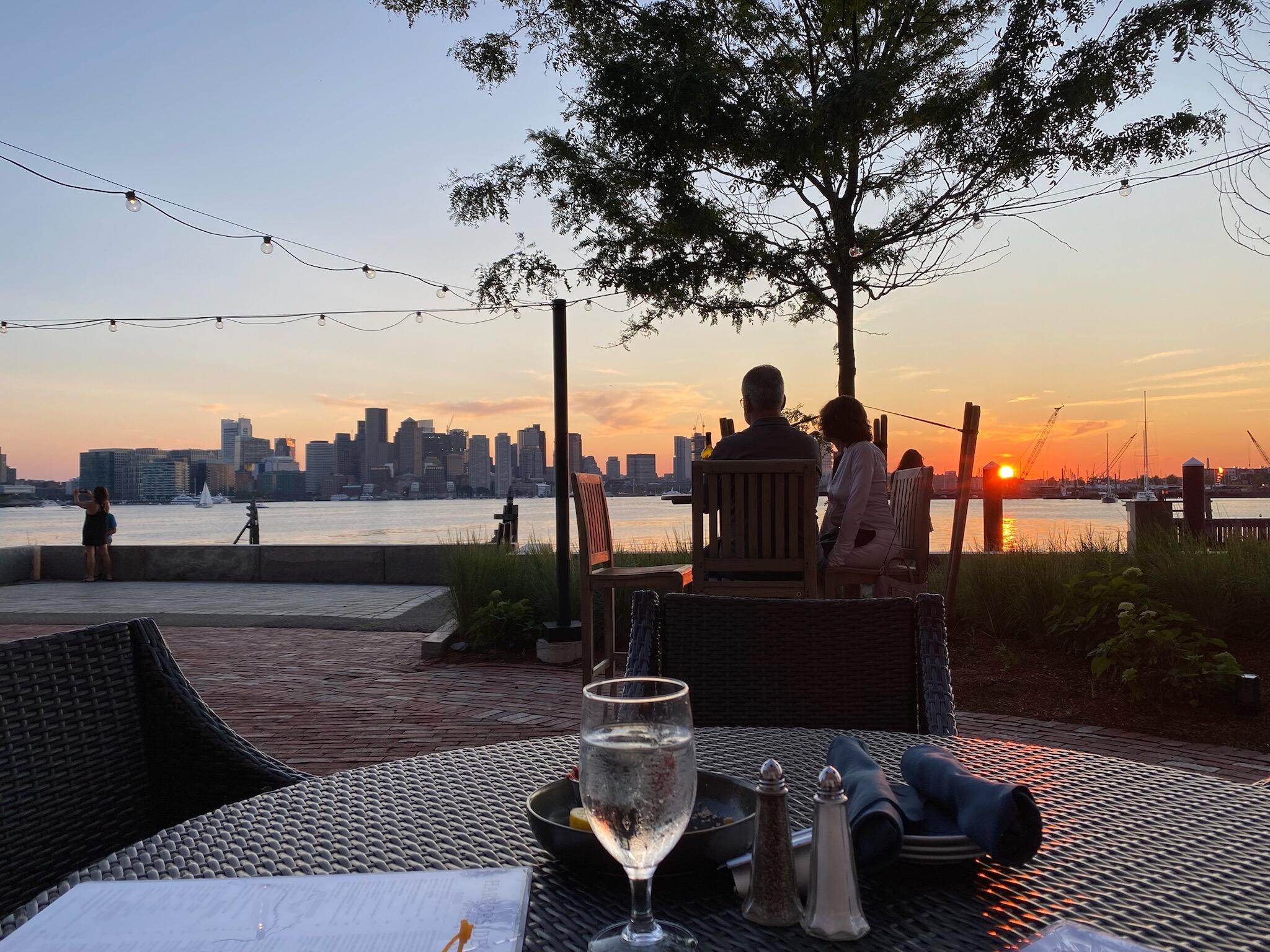 Kelly maintains that Allison spent the week in Boston...faking her out with a proposal. Wouldn't this have been a fantastic night for a proposal? 