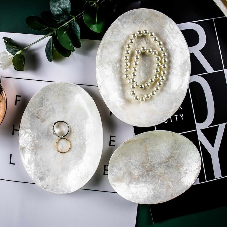 Mother-of-pearl round ring dishes 30-year anniversary gift