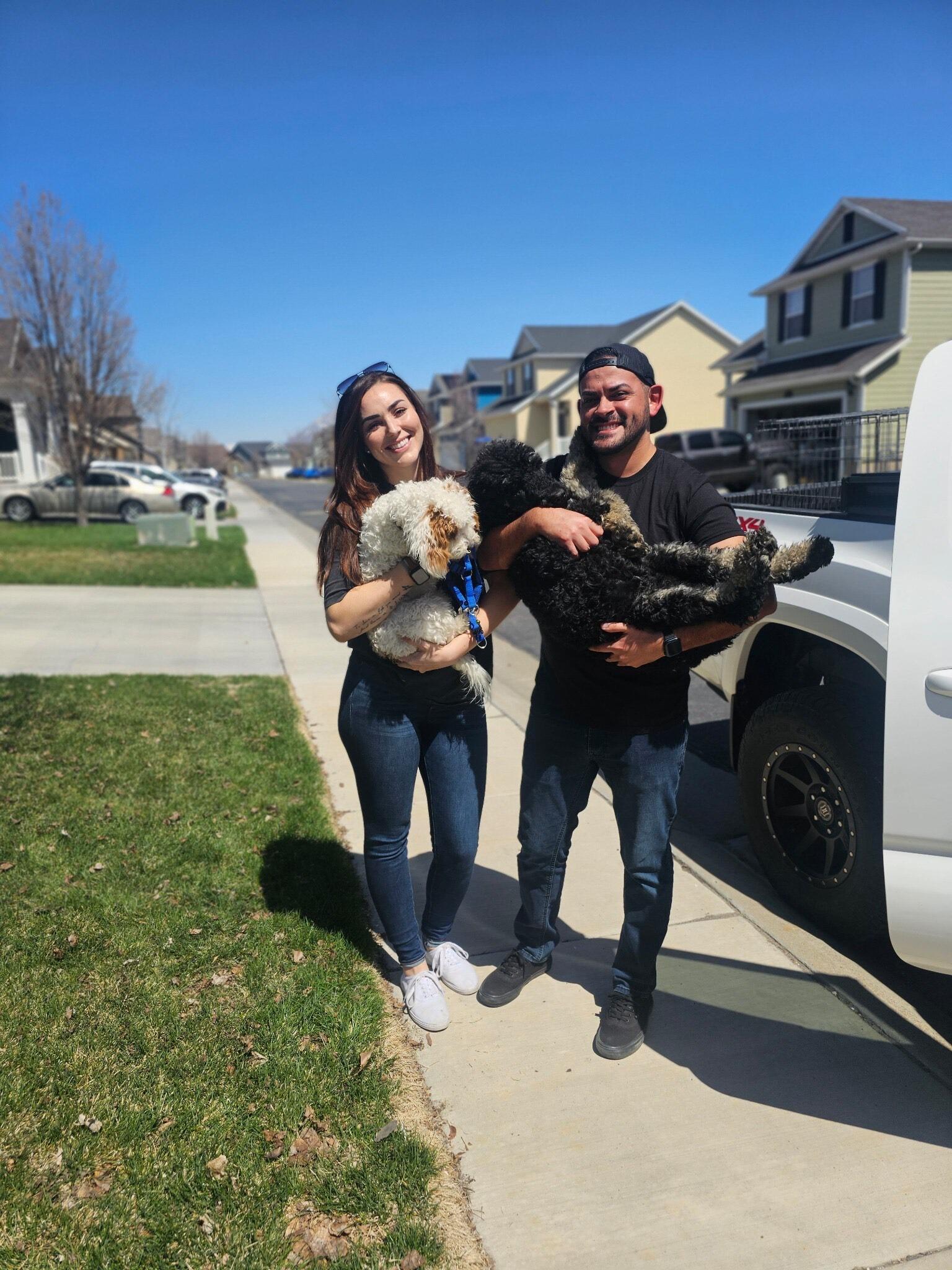He loved it so much he committed to a third pet! GOOSE 
🖤 
Le encantó tanto que aceptó tener una tercera mascota: ¡GOOSE!