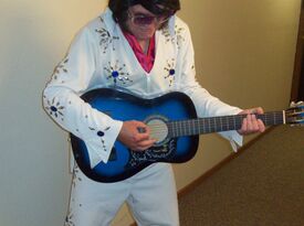 Elvis Is In THe Building - Elvis Impersonator - Kentwood, MI - Hero Gallery 1