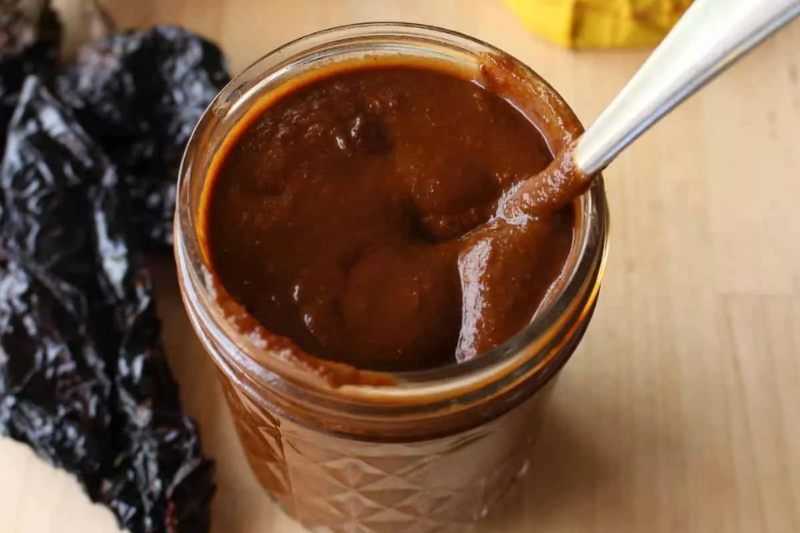 How to host a Dia de Los Muertos party - mole sauce