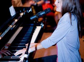 Andrea Hamilton - Singing Pianist - Ontario, CA - Hero Gallery 2