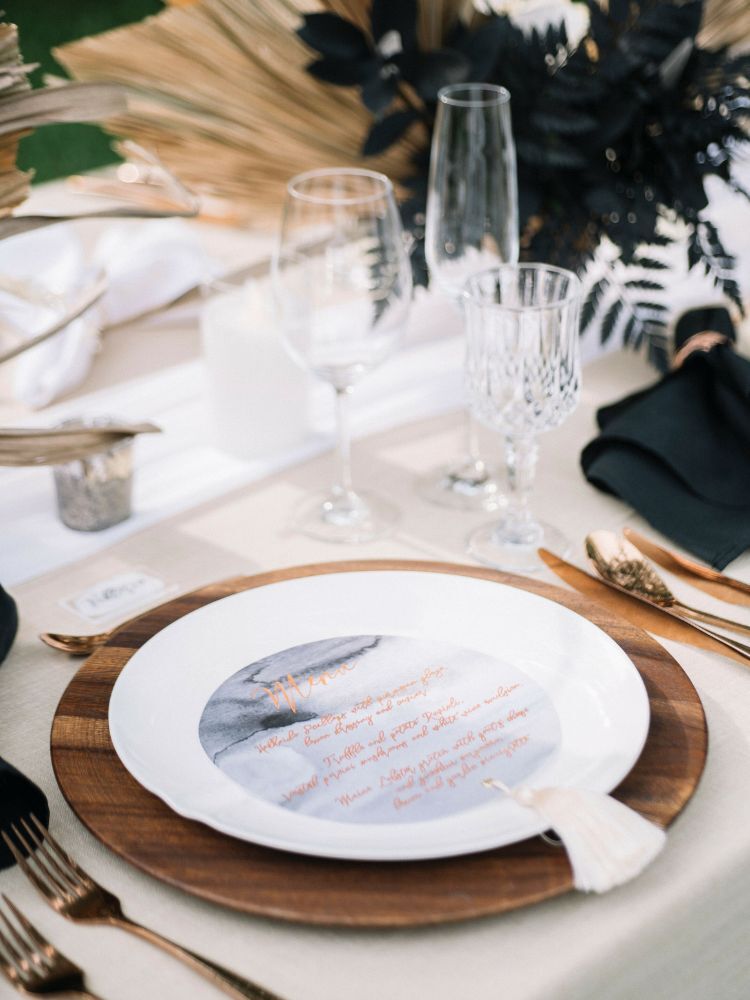 Reception Place Setting Inspiration // 6 Napkin ideas For Your Wedding  Table