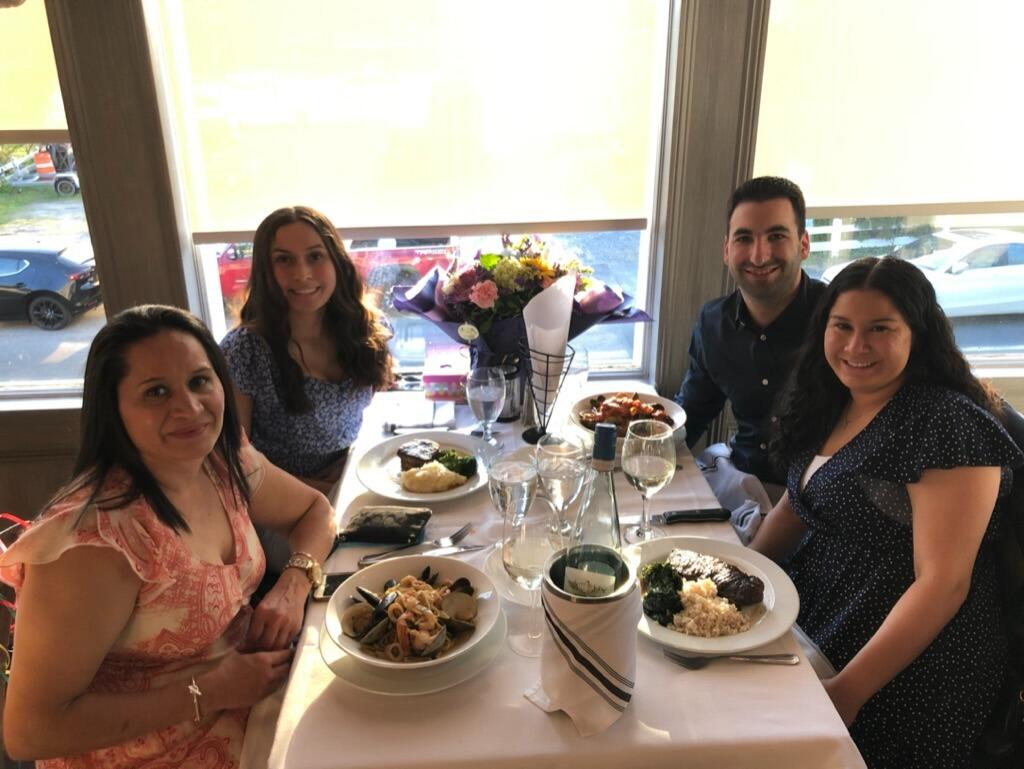 First Mother's Day with Edelmira & Monica, and where Joe learned Lisa loves surprising loved ones! 

Primer Día de las Madres con Edelmira y Mónica, ¡y donde Joe aprendió que a Lisa le encanta sorprender a sus seres queridos! 