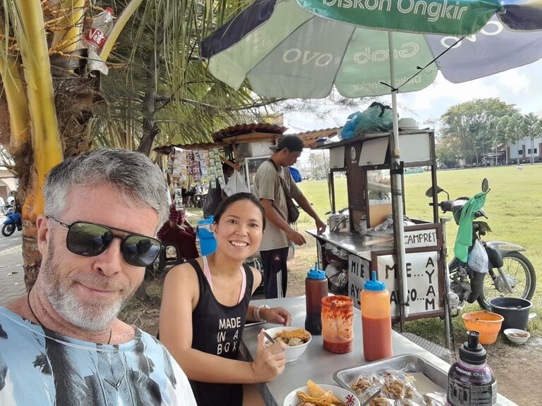 The Sultan likes street food, bakso!