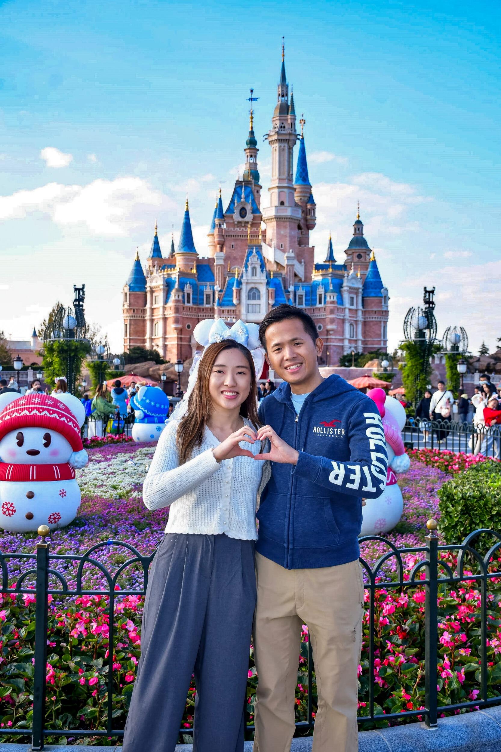 Shanghai Disneyland is enormous and fun to play 🏰
