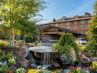 Plan Your Next Vacation at These Romantic Getaways in Idaho