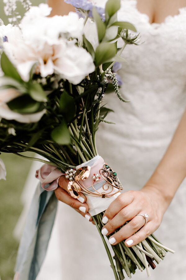 Wedding bouquet wrap with a brooch
