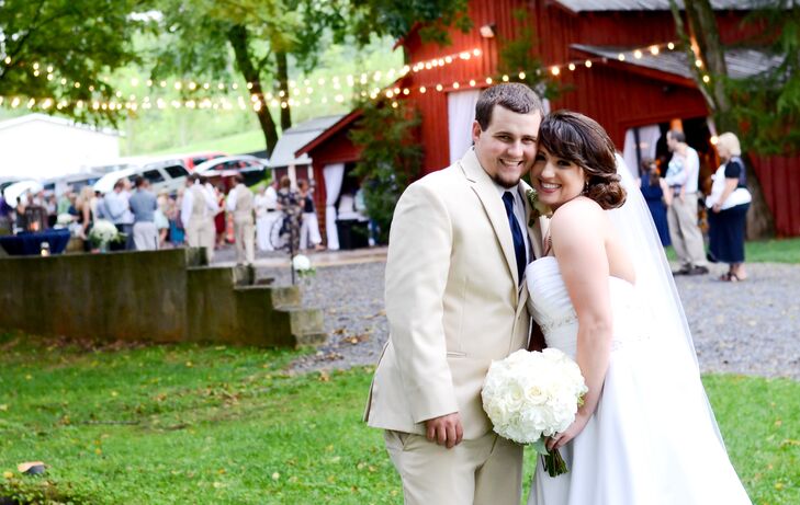 A Rustic Celebration At The Barn At Boone Falls In Johnson City