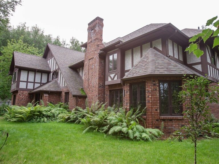 Outside view of Huffman Manor