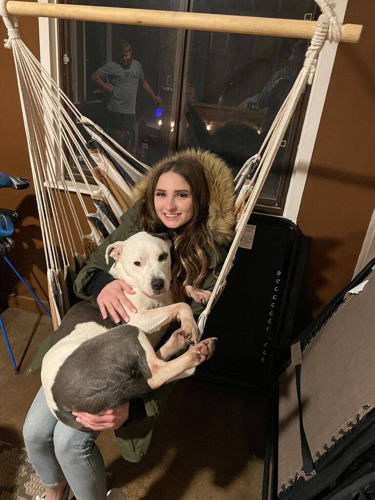 Katie moves in with Lukas at the Burlington house.