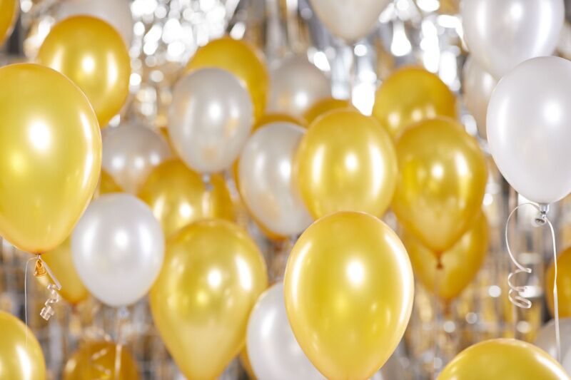 Gold and silver accents Kentucky Derby party ideas