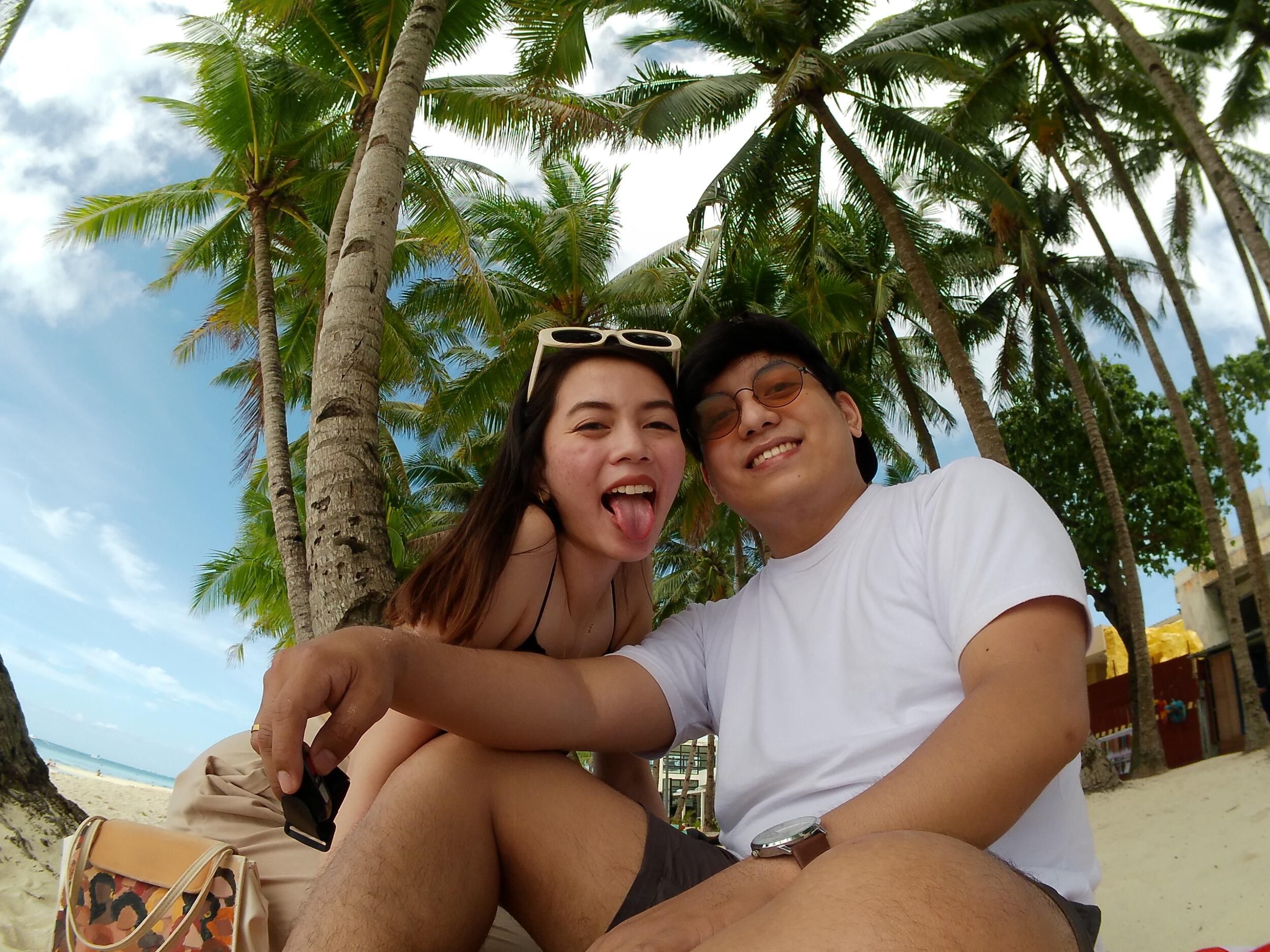 A year of distance later, they finally got reunited! and their first stop? Boracay! This was their first couple travel btw