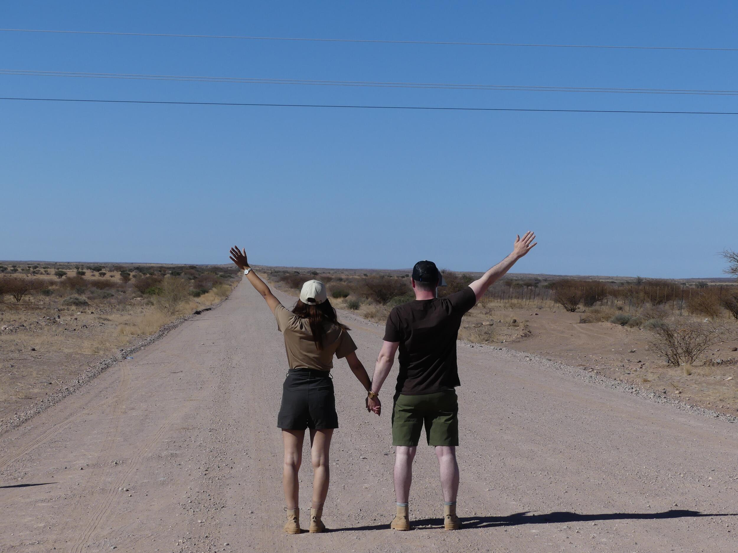 La Namibie : c’est lors de leur plus grand voyage que tout a vraiment changé. 

Les deux amoureux se retrouvent seuls au monde.
Entre les dunes orangées du désert et les ciels étoilés, l’idée de la demande en mariage a germé dans l'esprit de Charles-Edouard. 
La beauté sauvage de ce pays, les paysages à couper le souffle, combinés à la force de leurs émotions à deux, ce voyage a été un véritable tournant dans leur histoire.
La Namibie restera toujours l’endroit où l’amour a pris une nouvelle dimension.
