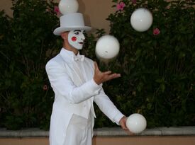 Elite Entertainment, LLC - Juggler - Orlando, FL - Hero Gallery 2