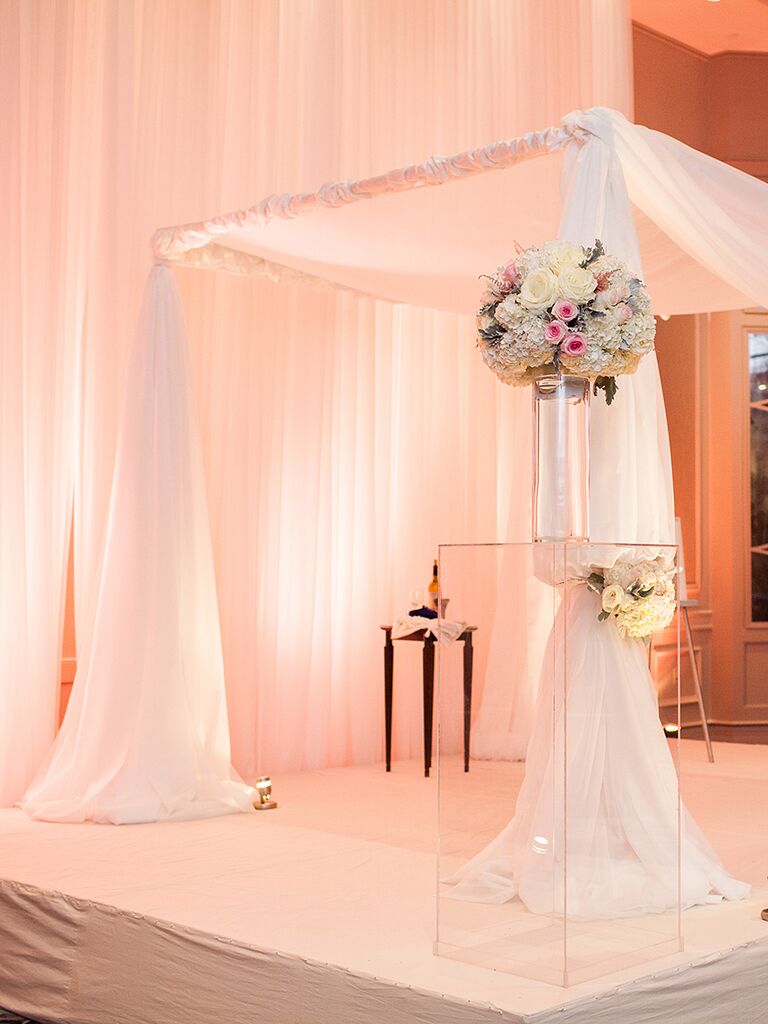 17 Creative Indoor Wedding Arch Ideas