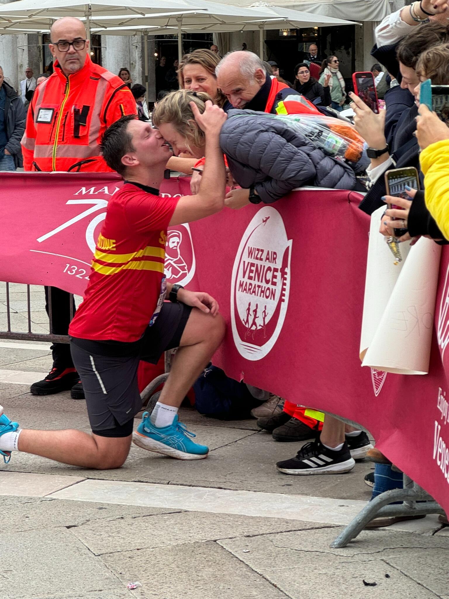 THE PROPOSAL in Venice during the half Marathon ( but of course we haven’t got any good picture of it) 